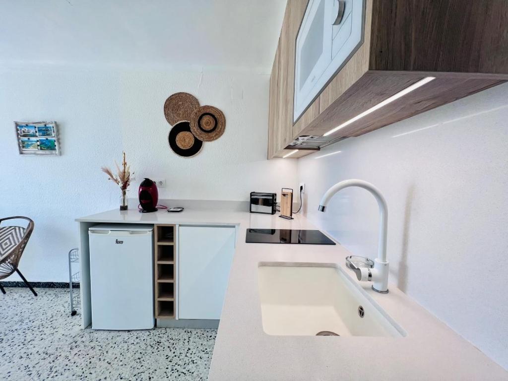 Sylvia 4A - Estudio En Primera Linea De Mar - Centrico - Terraza Vista Mar - Playa - Wifi Apartment Емпуриабрава Екстериор снимка
